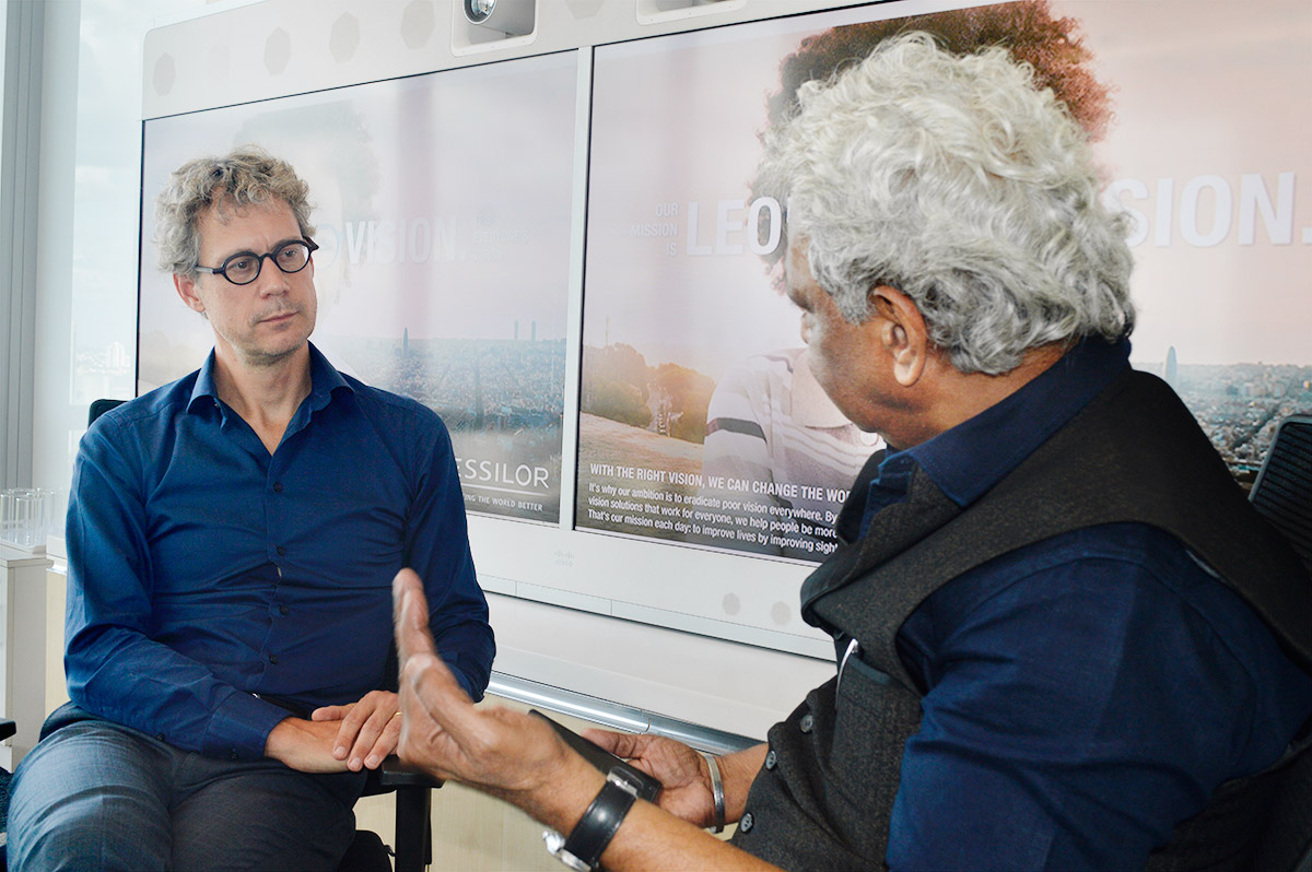 Maarten Geraets talking to Siraj Bolar