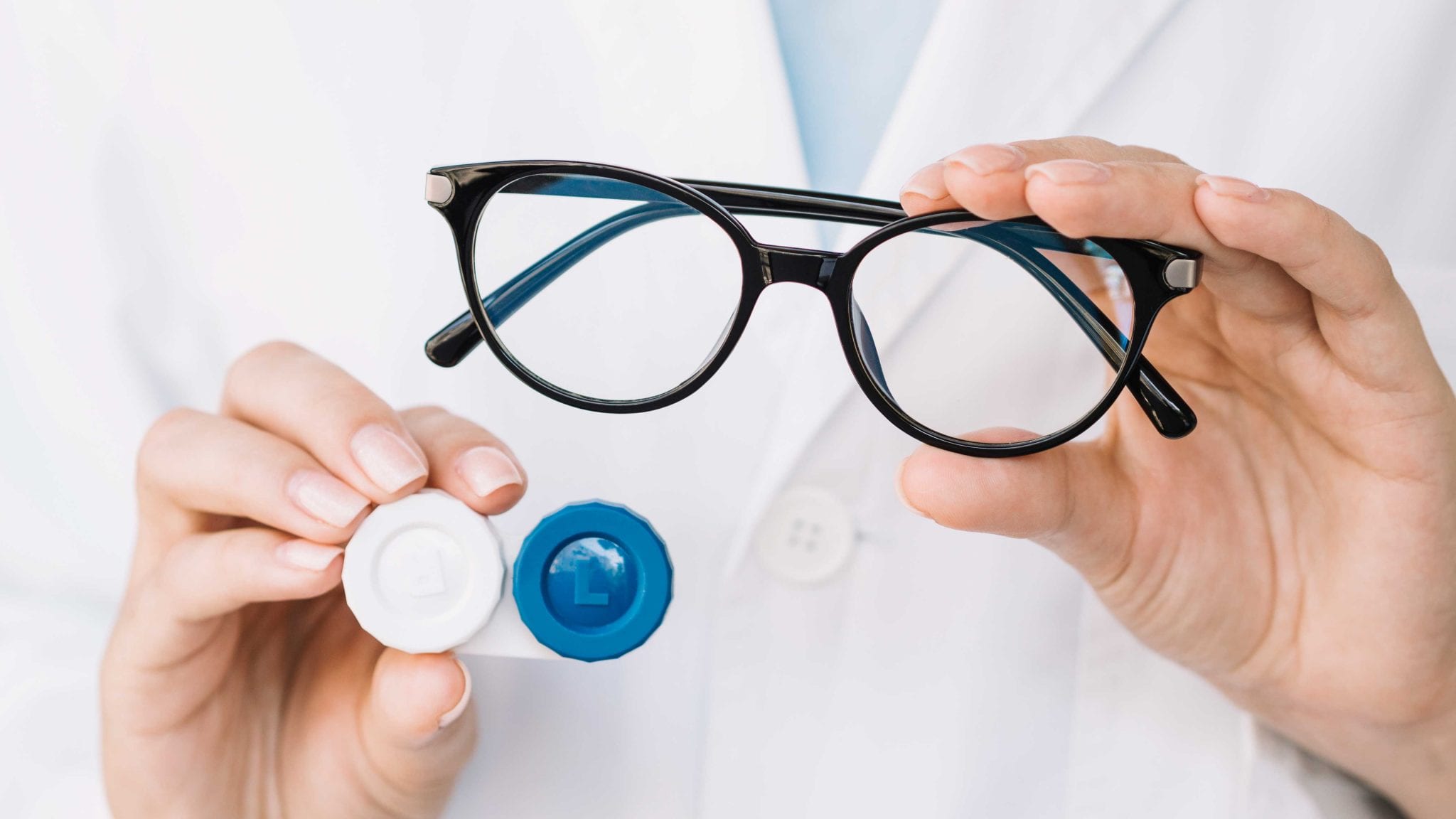 Eye-Doctors suggest people switch from lenses to glasses to avoid COVID-19